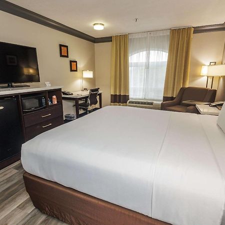 Comfort Inn & Suites Near Universal - N Hollywood - Burbank Лос-Анджелес Экстерьер фото