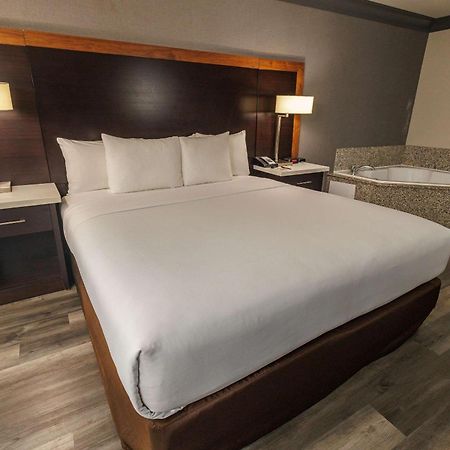 Comfort Inn & Suites Near Universal - N Hollywood - Burbank Лос-Анджелес Экстерьер фото