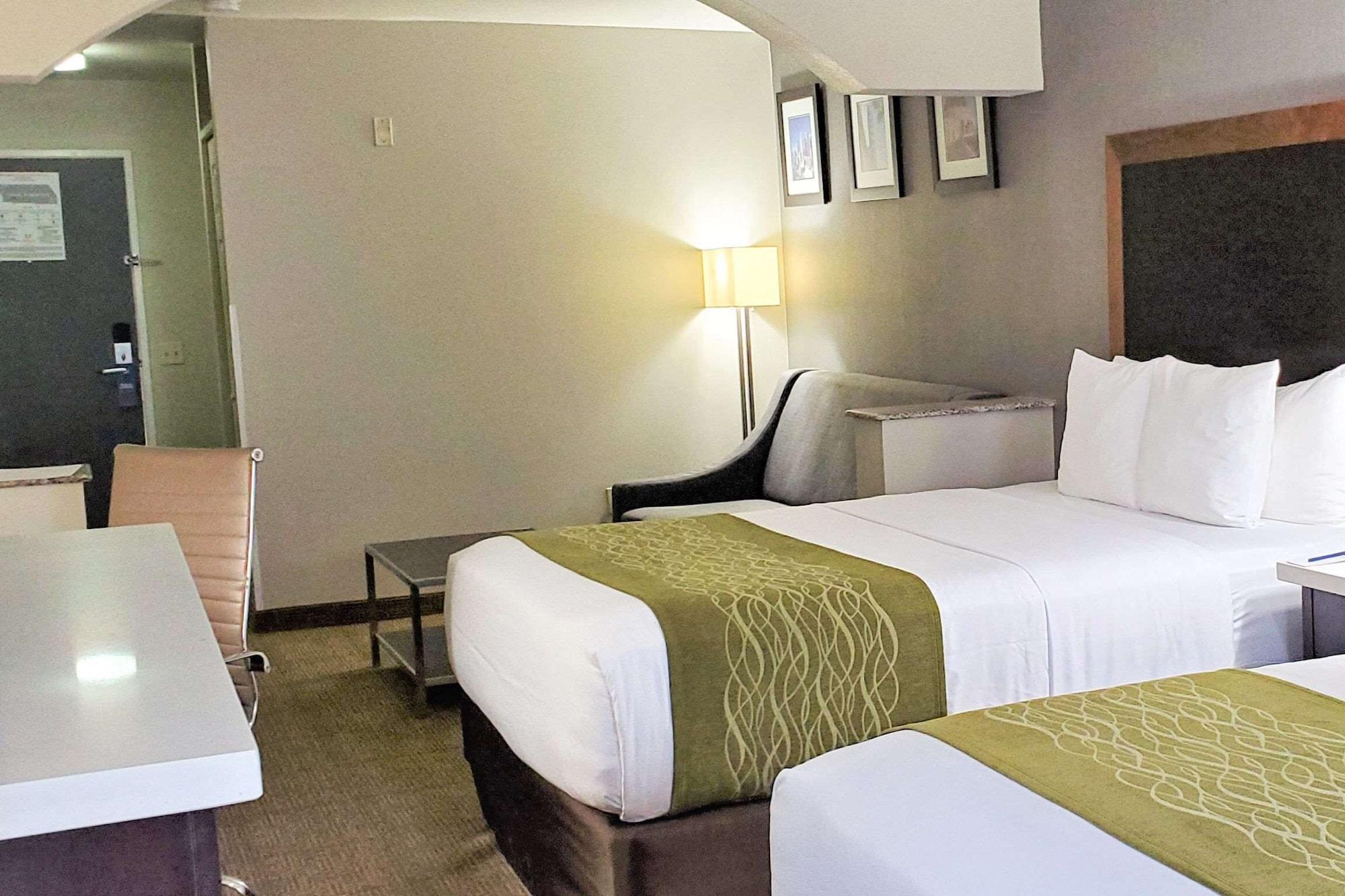 Comfort Inn & Suites Near Universal - N Hollywood - Burbank Лос-Анджелес Экстерьер фото