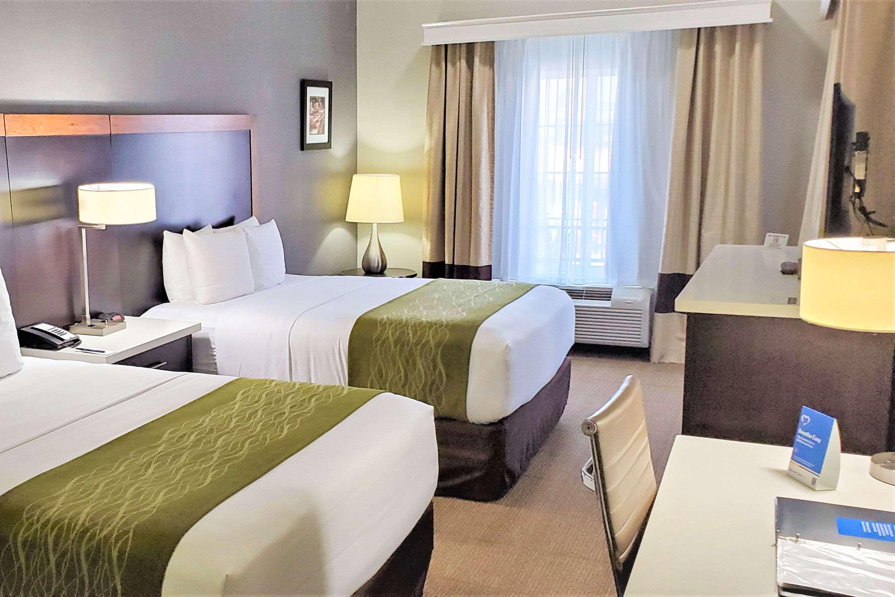 Comfort Inn & Suites Near Universal - N Hollywood - Burbank Лос-Анджелес Экстерьер фото
