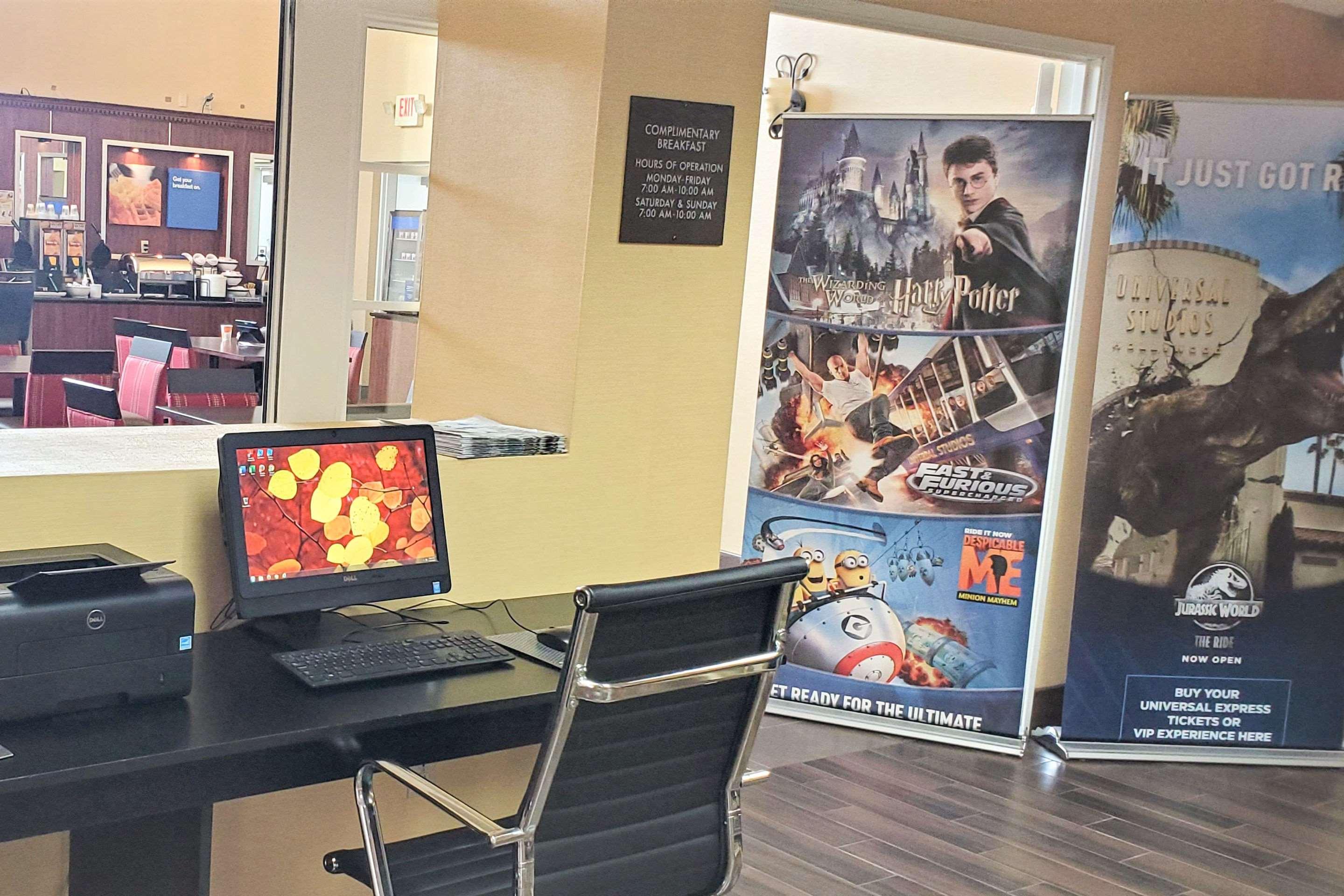 Comfort Inn & Suites Near Universal - N Hollywood - Burbank Лос-Анджелес Экстерьер фото