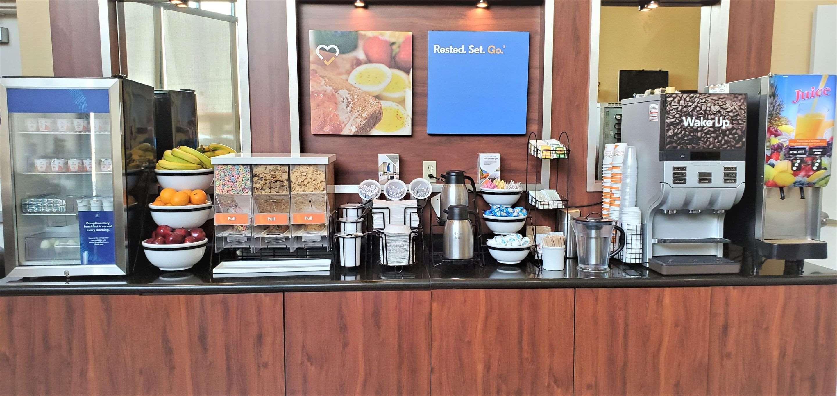 Comfort Inn & Suites Near Universal - N Hollywood - Burbank Лос-Анджелес Экстерьер фото