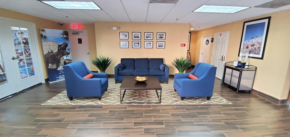 Comfort Inn & Suites Near Universal - N Hollywood - Burbank Лос-Анджелес Экстерьер фото