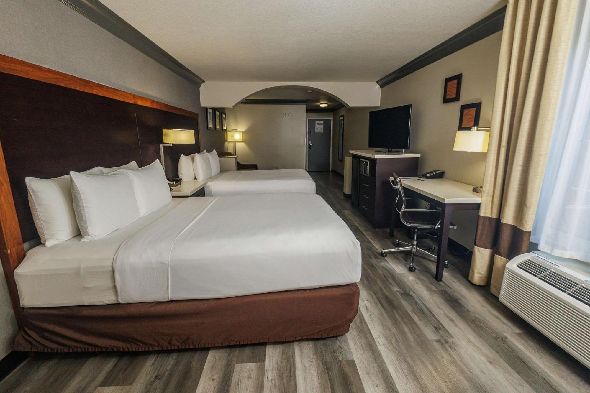 Comfort Inn & Suites Near Universal - N Hollywood - Burbank Лос-Анджелес Экстерьер фото
