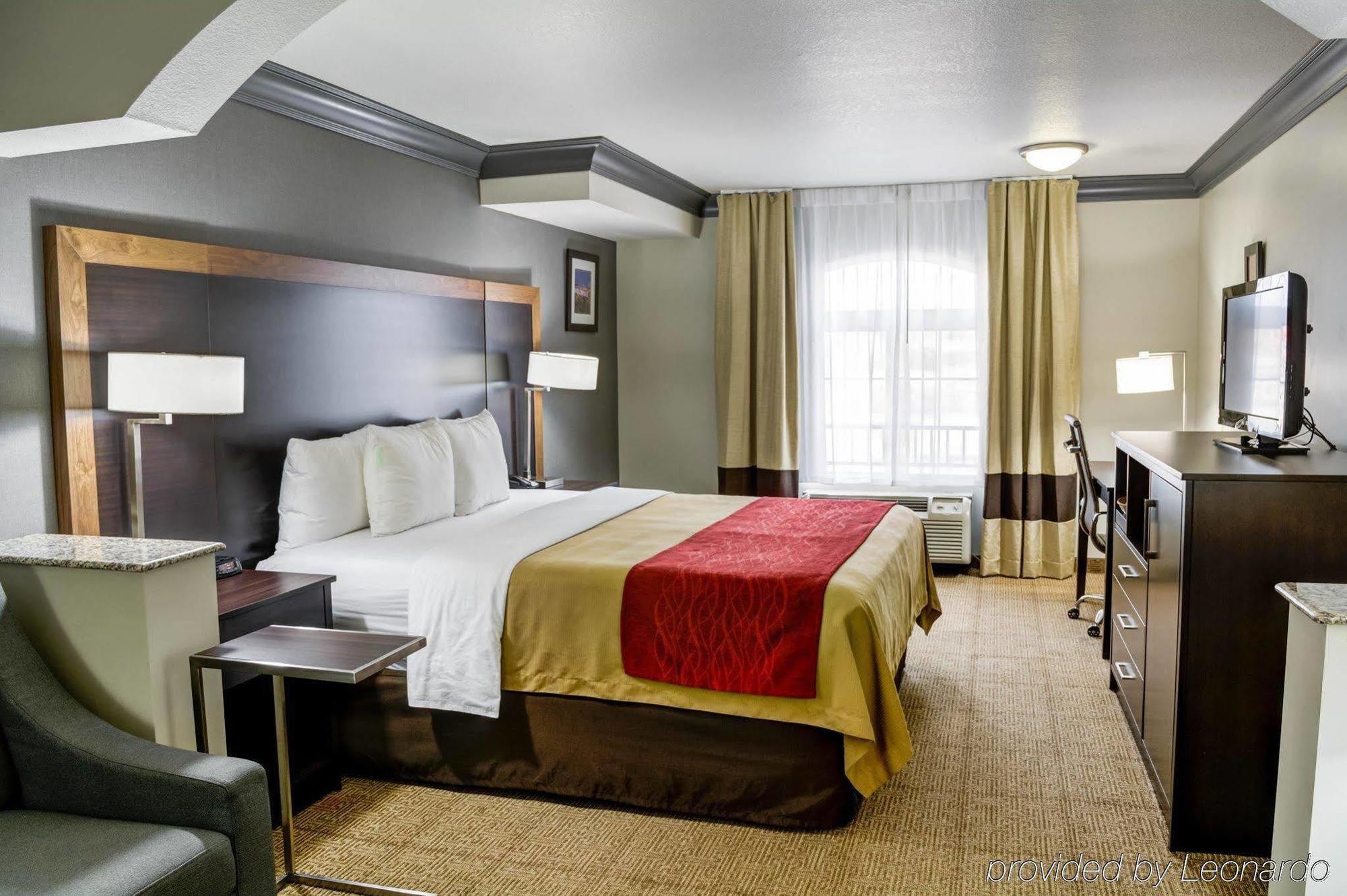 Comfort Inn & Suites Near Universal - N Hollywood - Burbank Лос-Анджелес Экстерьер фото
